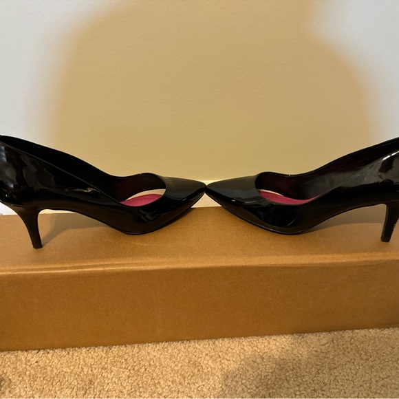 Size 37 Aldo Black Closed Pointy Toe 2.5” Stiletto Heel Pumps. - Picture 7 of 11